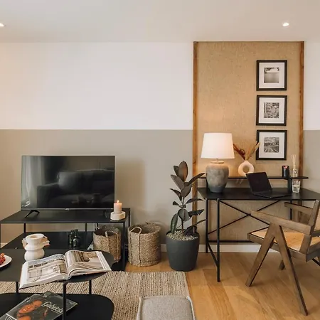 Piombino - 2 Bedrooms And Terrace In Alvalade *