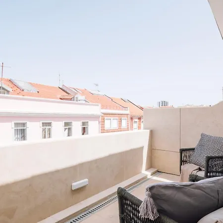 Piombino - 2 Bedrooms And Terrace In Alvalade * 리스본