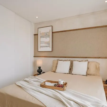 Piombino - 2 Bedrooms And Terrace In Alvalade * Lisbon