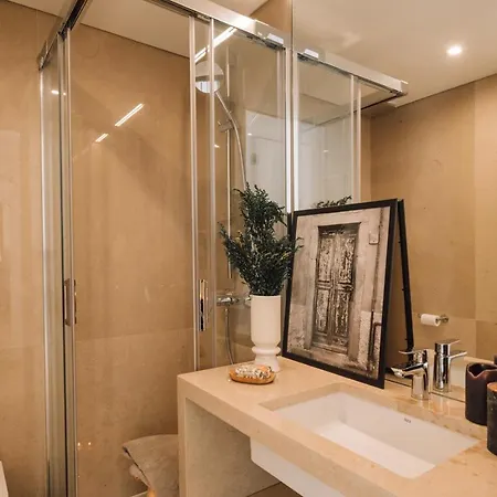 Piombino - 2 Bedrooms And Terrace In Alvalade Lisbon